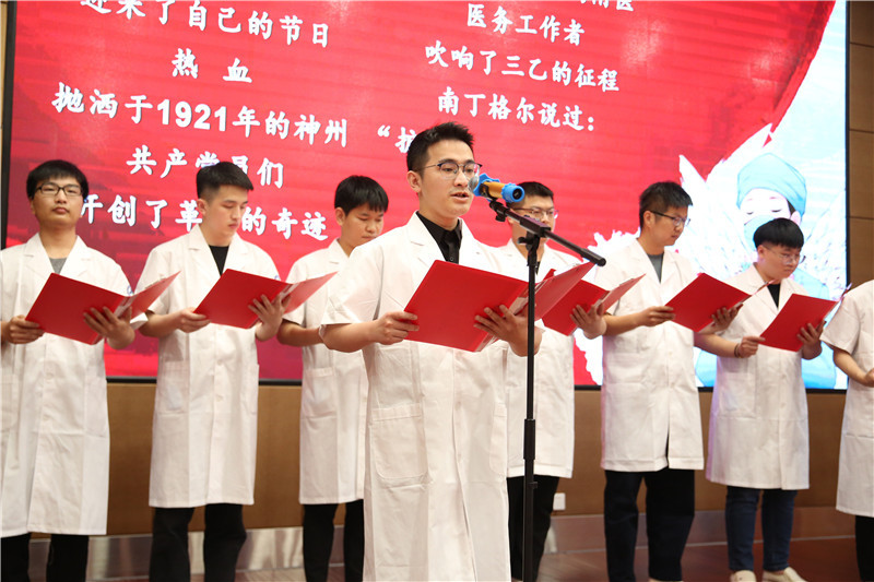 5.12护士节大会13.JPG