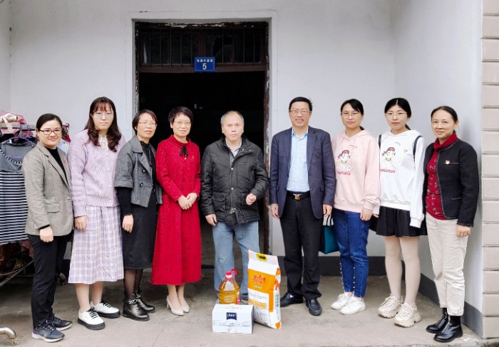 2慰问困难户2022.11.18.jpg 2慰问困难户2022.11.18.jpg