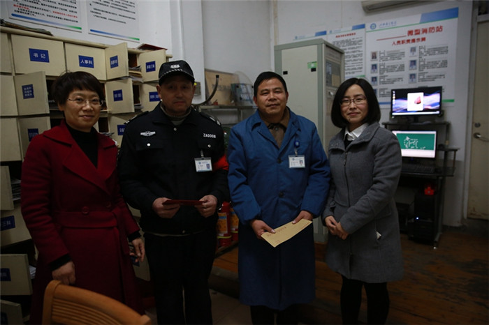 C:\Users\Administrator\Desktop\春节领导慰问\修改\W20A8907_副本.jpg